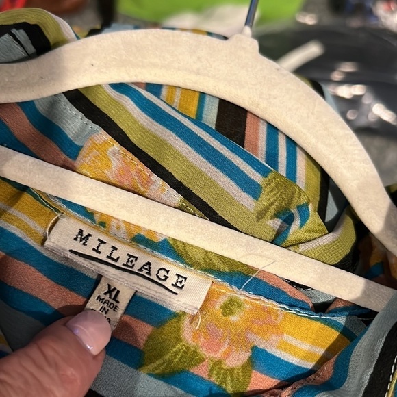 Mileage BLOUSE WITH TIE WAIST AND LONGER SHIRT TAIL BACK size.XL - Picture 12 of 12